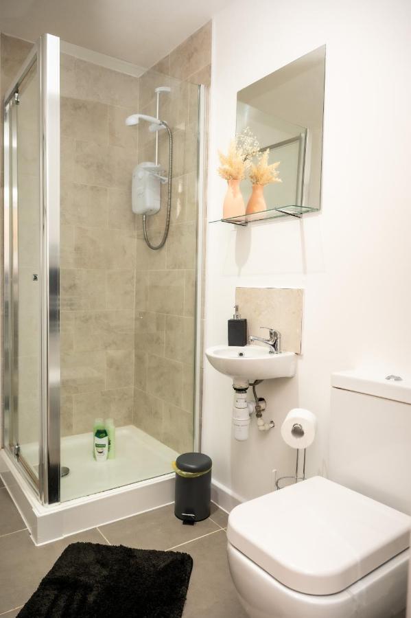 Bv Charming 2-bedroom By Kirkstall Shopping Centre, Free Parking * Leeds (West Yorkshire)