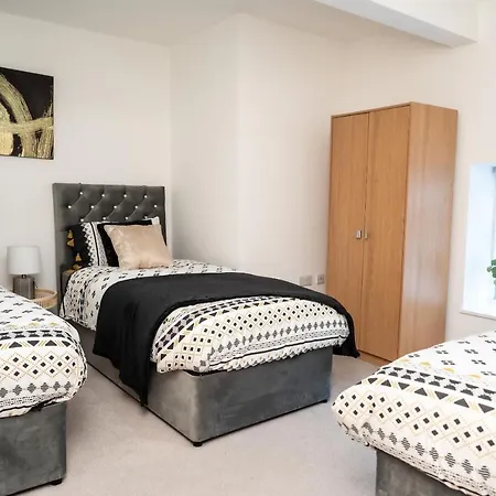 Bv Charming 2-Bedroom Apartment By Kirkstall Shopping Centre, Free Parking Leeds  Exterior photo