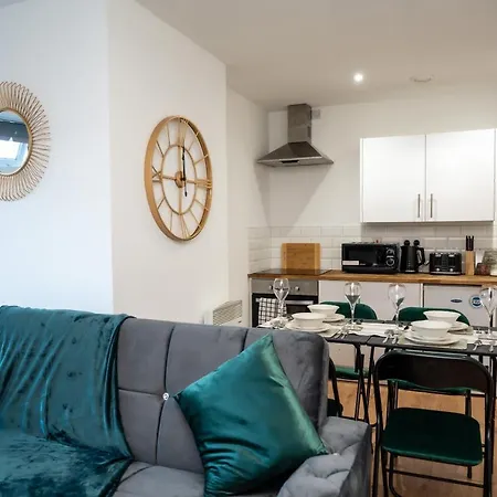 Bv Charming 2-Bedroom Apartment By Kirkstall Shopping Centre, Free Parking Leeds  Exterior photo