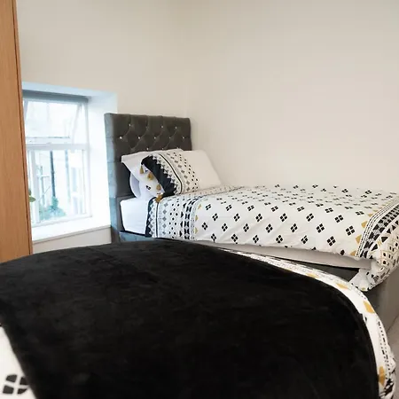 Bv Charming 2-Bedroom Apartment By Kirkstall Shopping Centre, Free Parking Leeds  Exterior photo