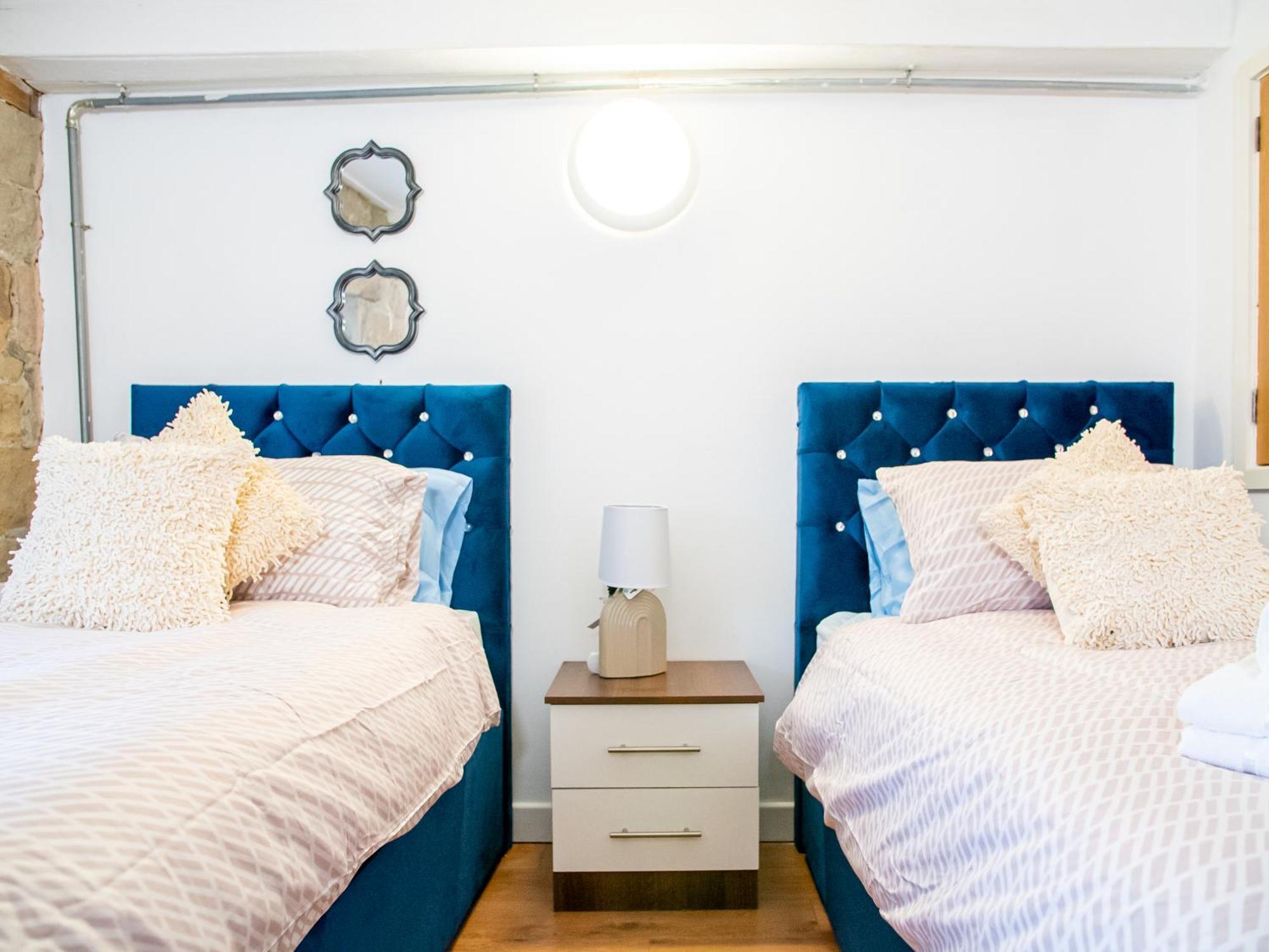 Bv Charming 2-bedroom By Kirkstall Shopping Centre, Free Parking * Leeds (West Yorkshire)